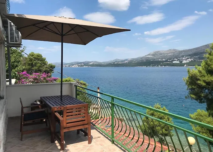 Apartments By The Sea Okrug Donji, Ciovo - 7607 *