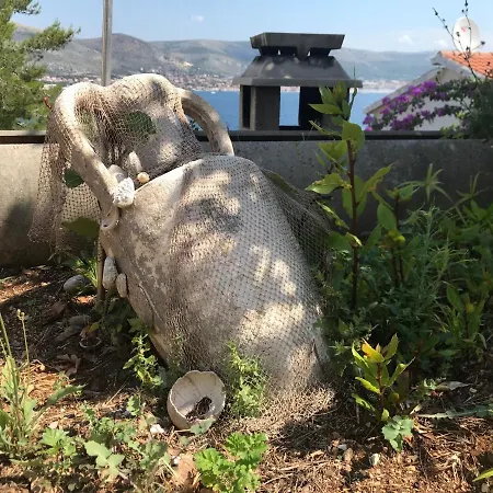 Apartments By The Sea Okrug Donji, Ciovo - 7607 * Trogir