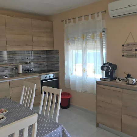 Apartments By The Sea Okrug Donji, Ciovo - 7607 *